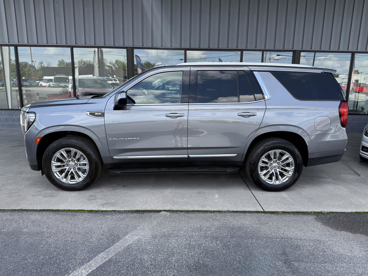 Used 2021 GMC Yukon SLT AWD/4WD image 8