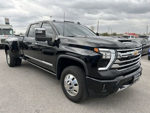 Used 2024 Chevrolet Silverado 3500 High Country w/ High Country Premium Package image 2