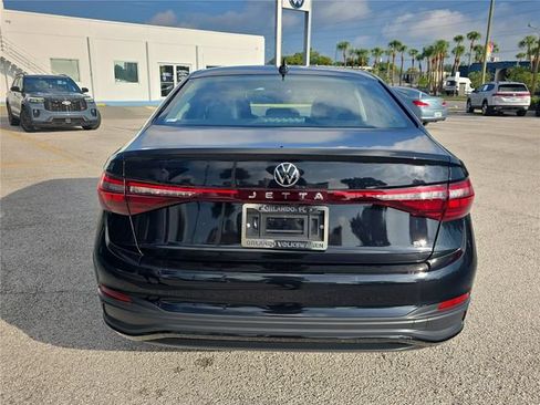 Used 2025 Volkswagen Jetta SE FWD image 3