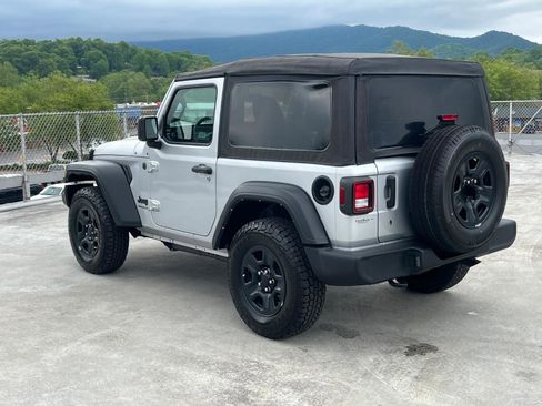 Used 2022 Jeep Wrangler Sport AWD/4WD image 4