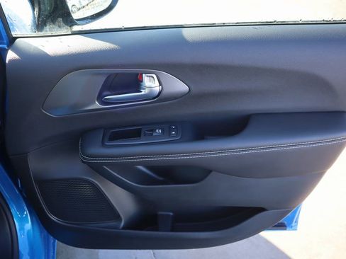 New 2026 Chrysler Pacifica Select w/ S Appearance Package FWD image 17