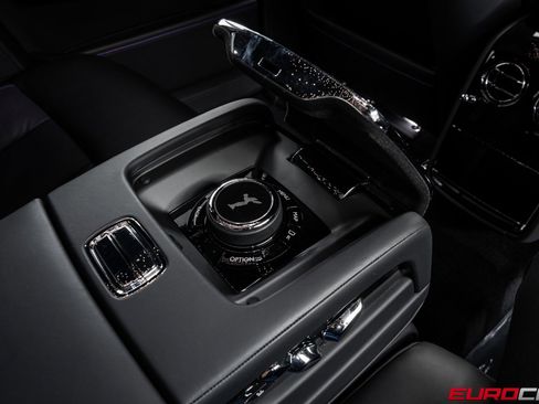 Used 2024 Rolls-Royce Phantom Sedan image 42