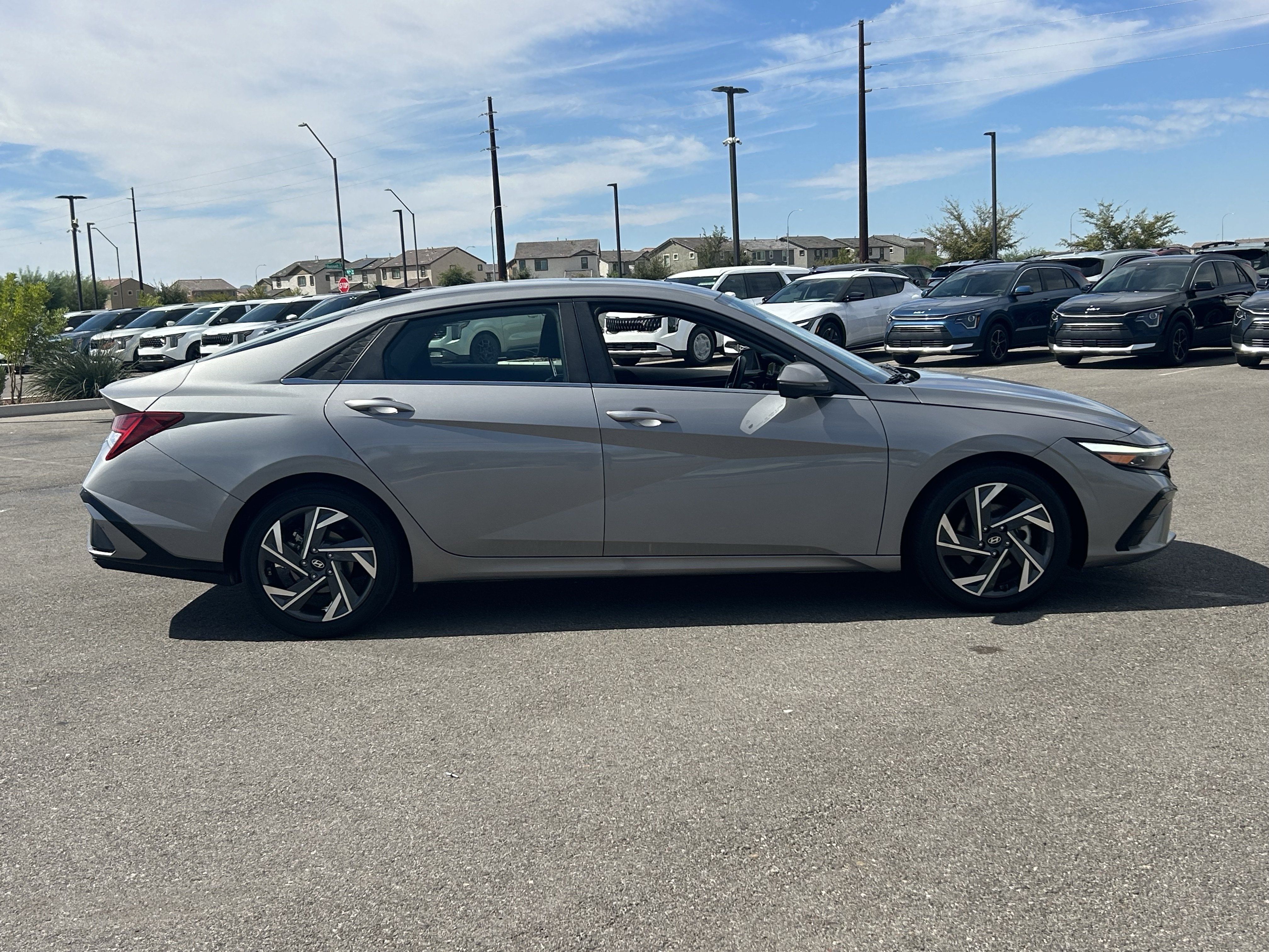 Used 2024 Hyundai Elantra Limited FWD image 6