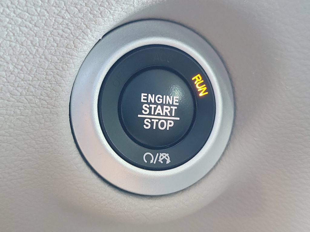 Used 2024 Chrysler Voyager LX FWD image 9
