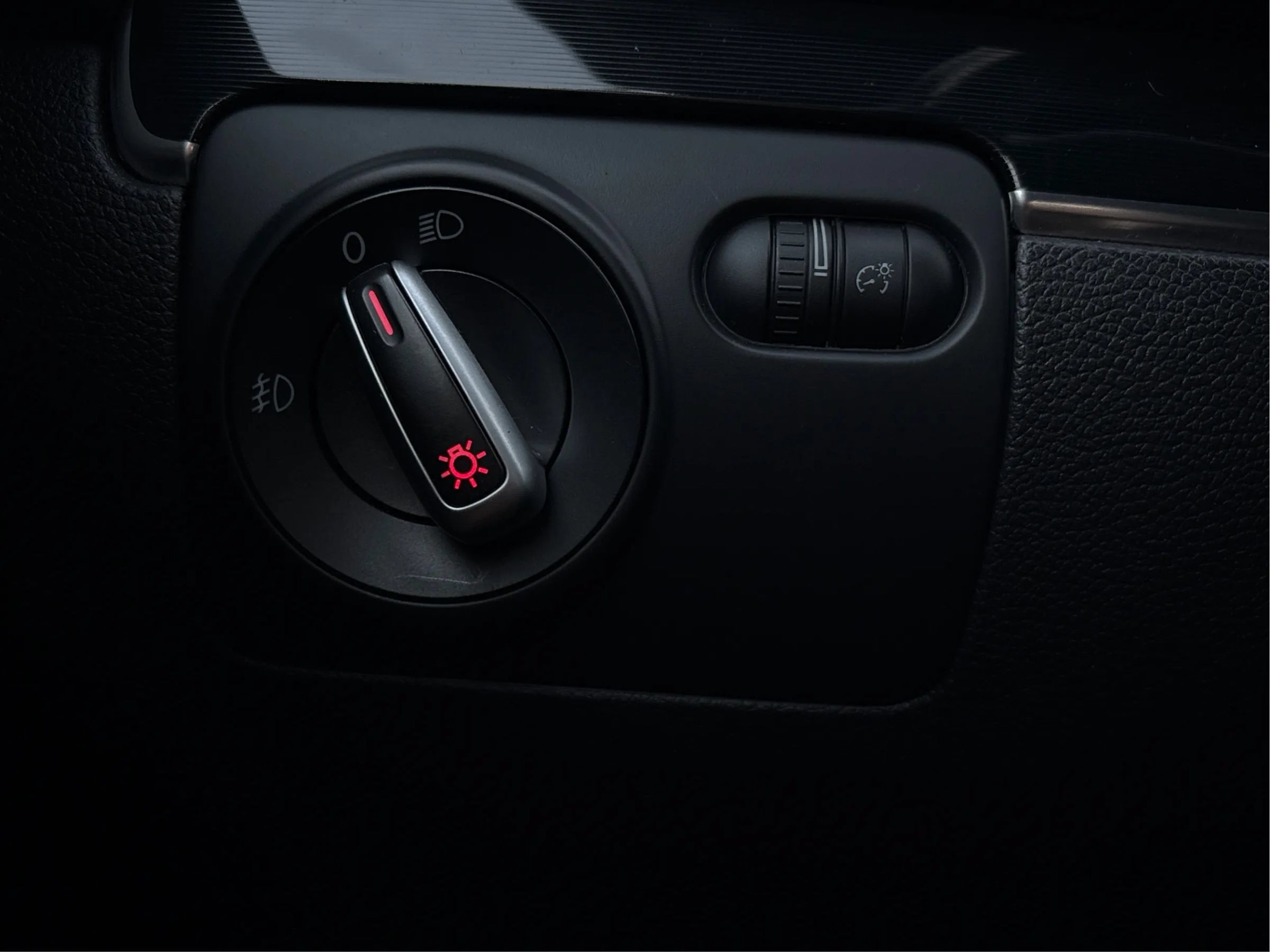 Used 2012 Volkswagen GTI 2-Door FWD image 43