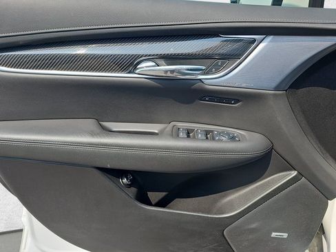 Used 2025 Cadillac XT6 Sport w/ Technology Package image 28