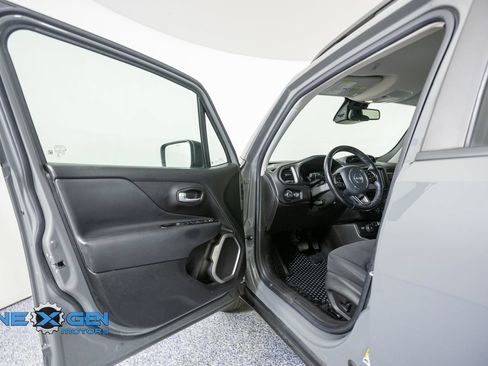 Used 2022 Jeep Renegade Latitude w/ Convenience Group AWD/4WD image 9