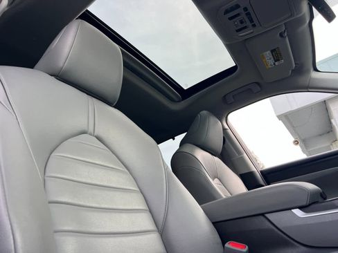 Used 2022 Toyota Highlander XLE image 18