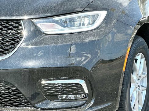 New 2026 Chrysler Pacifica Select FWD image 16