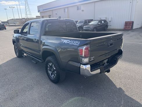 Used 2022 Toyota Tacoma TRD Off-Road image 8