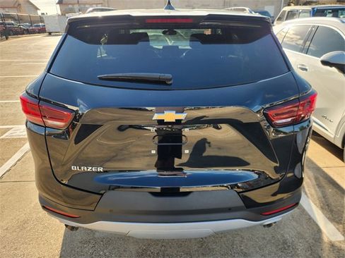 Used 2024 Chevrolet Blazer LT w/ Convenience Package FWD image 5