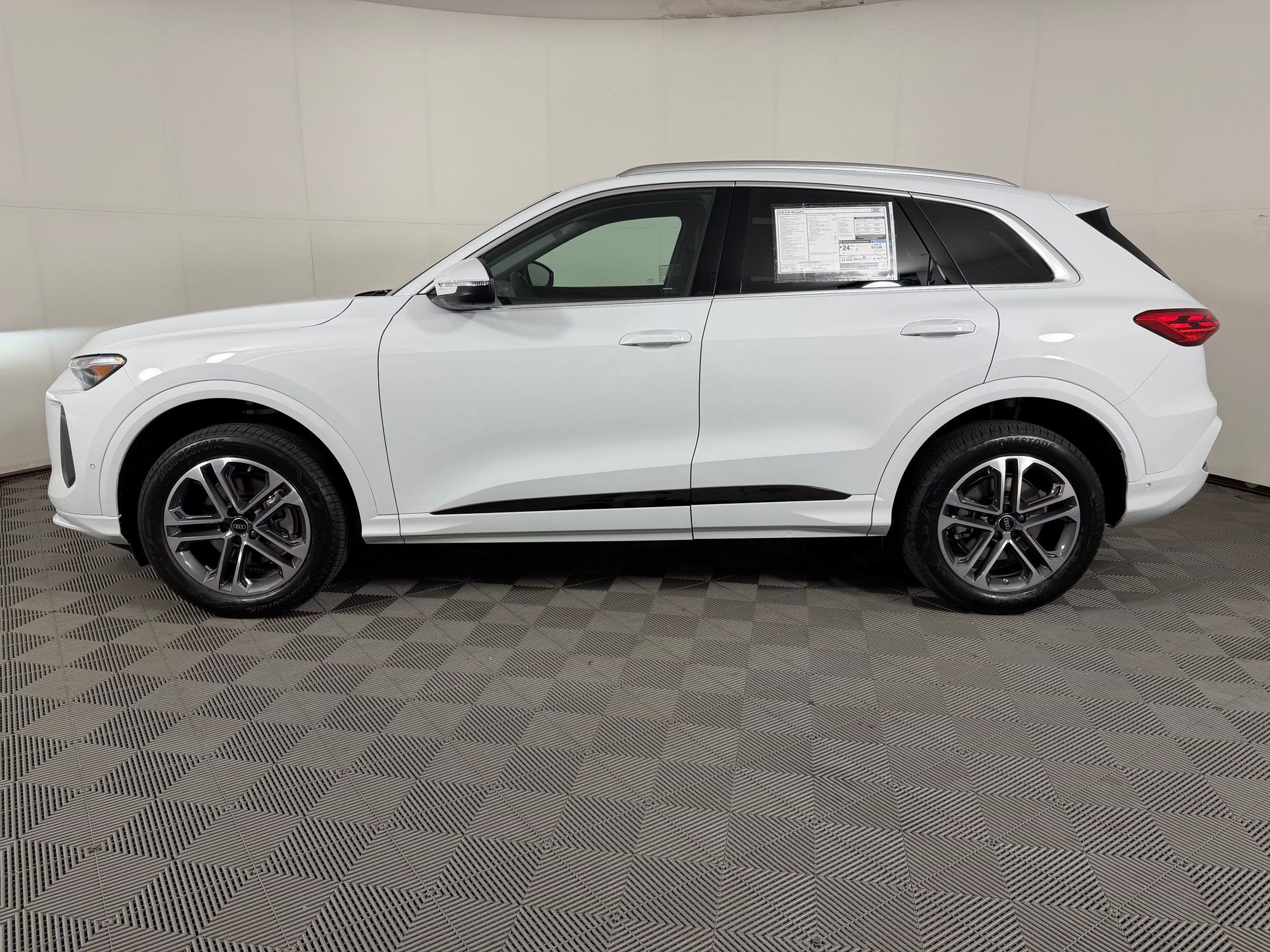 New 2026 Audi Q5 Premium AWD/4WD image 2