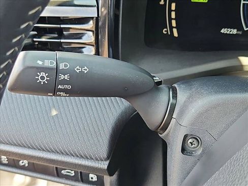 Used 2025 Toyota Camry SE FWD image 15