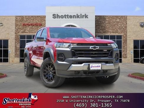 Used 2024 Chevrolet Colorado Trail Boss w/ Technology Package AWD/4WD image 1