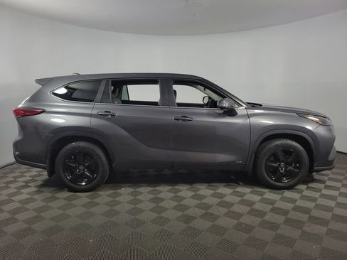 Used 2023 Toyota Highlander LE AWD/4WD image 11