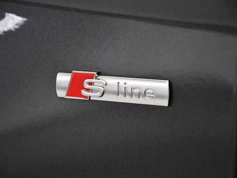 Certified 2023 Audi Q5 2.0T Premium w/ Convenience Package image 11