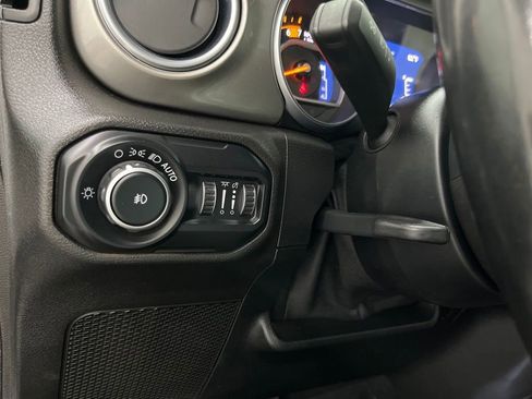 Used 2020 Jeep Wrangler Unlimited Sahara image 37