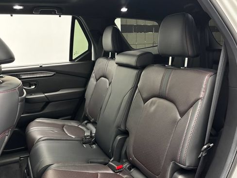 Used 2025 Honda Pilot Black Edition image 38