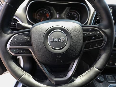 Used 2019 Jeep Cherokee Limited AWD/4WD image 16
