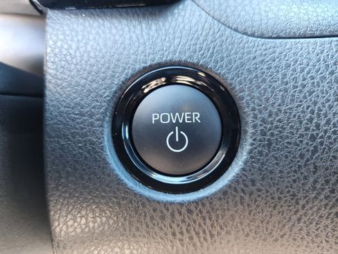 Used 2025 Toyota Camry SE image 29