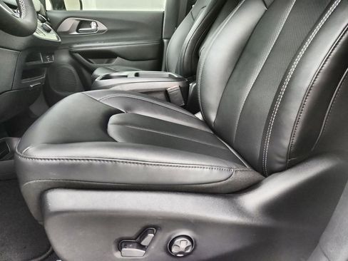 New 2026 Chrysler Voyager LX image 19