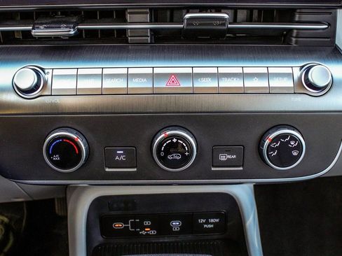 Used 2024 Hyundai Kona SE image 22