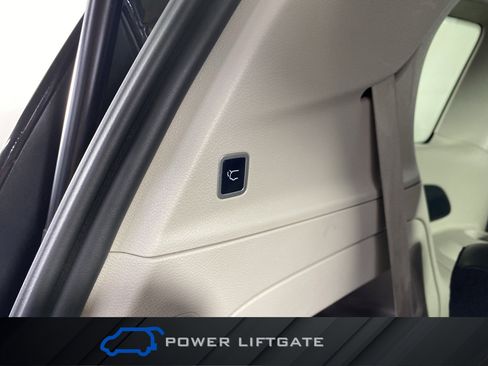 Used 2024 Chrysler Pacifica Touring-L image 35