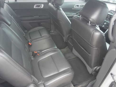 Used 2013 Ford Explorer XLT image 25