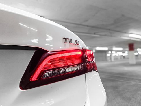 Used 2015 Acura TLX image 9