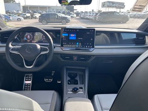 New 2026 Volkswagen Tiguan SE R-Line FWD image 13