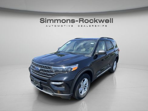 Used 2023 Ford Explorer XLT AWD/4WD image 1