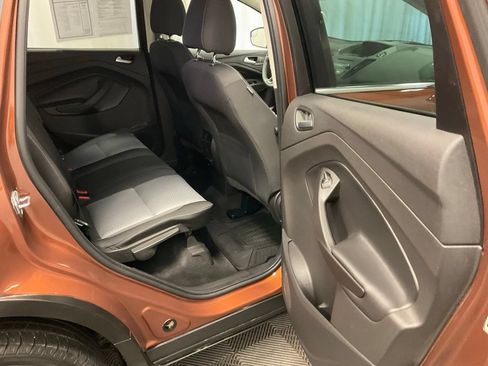 Used 2017 Ford Escape SE w/ SE Cold Weather Package AWD/4WD image 26