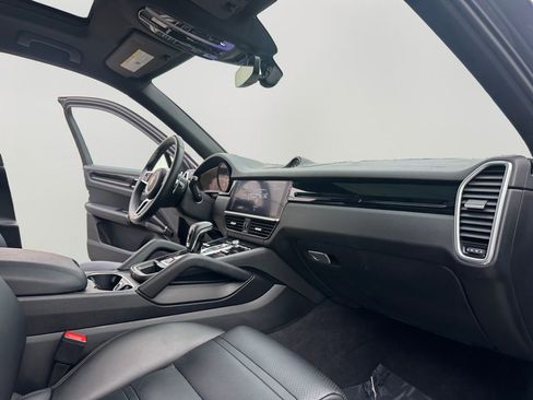 Used 2020 Porsche Cayenne S image 11