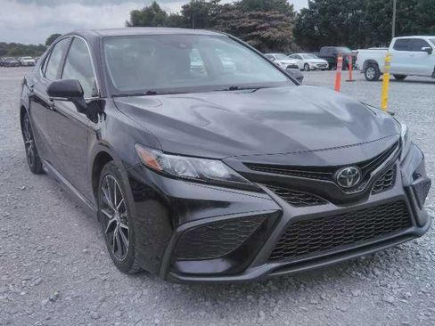 Used 2024 Toyota Camry SE FWD image 2