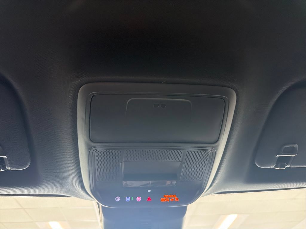 New 2027 Chevrolet Traverse LT FWD image 18