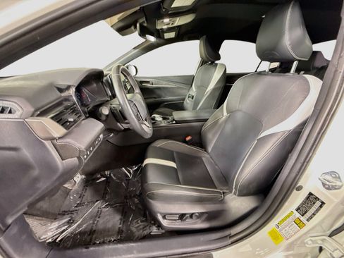 Used 2025 Toyota Camry SE w/ Convenience Package FWD image 22