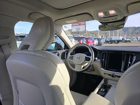 Used 2024 Volvo S60 B5 Core image 10