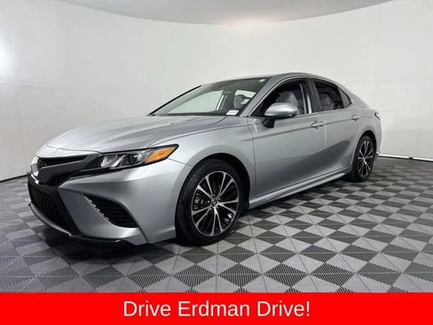 Used 2020 Toyota Camry SE FWD image 3