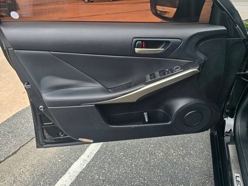 Used 2019 Lexus IS 300 RWD image 15