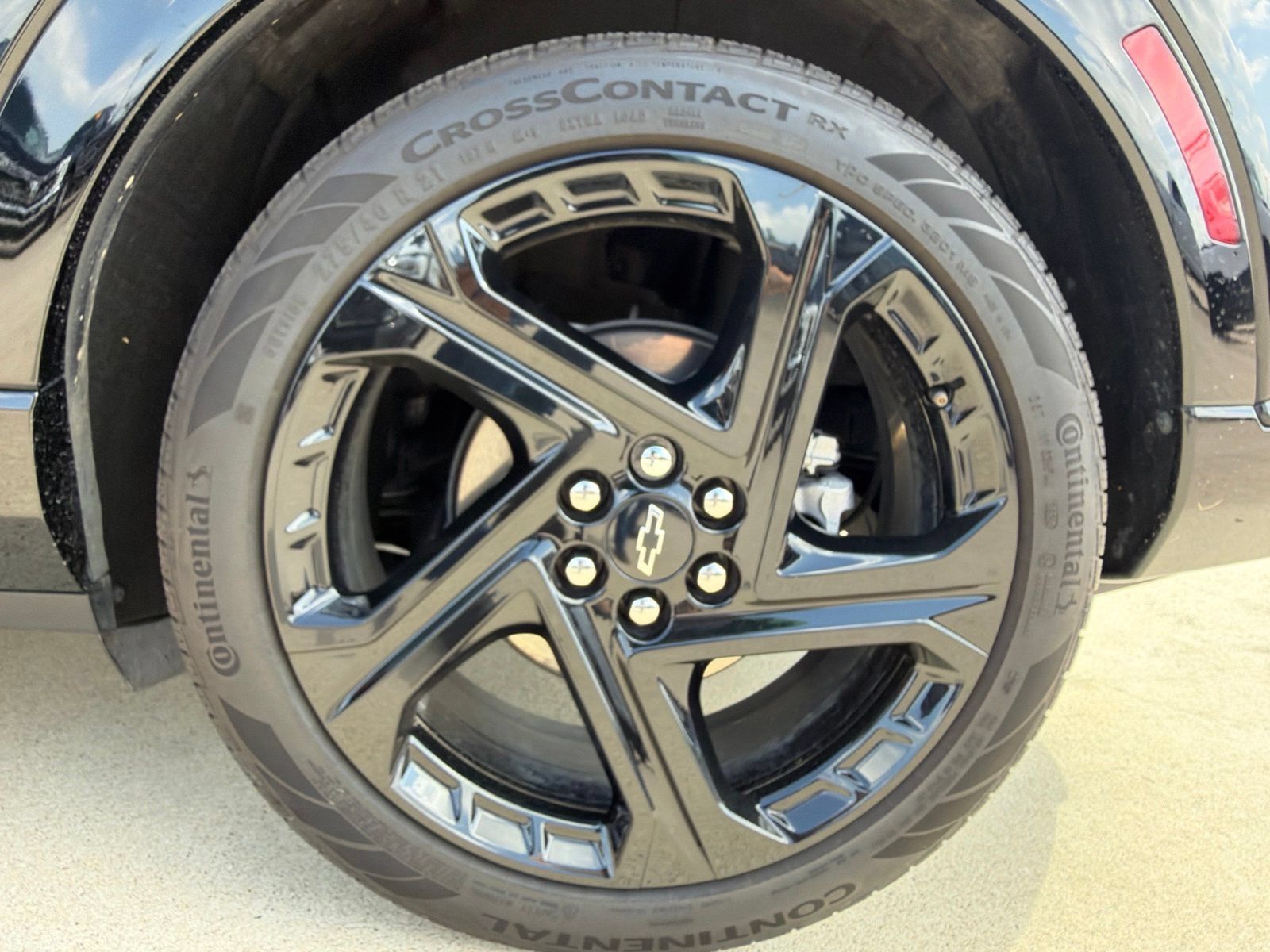 Used 2025 Chevrolet Equinox EV RS FWD image 36