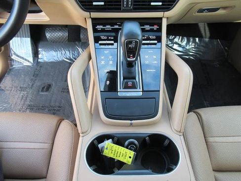 Used 2020 Porsche Cayenne image 20