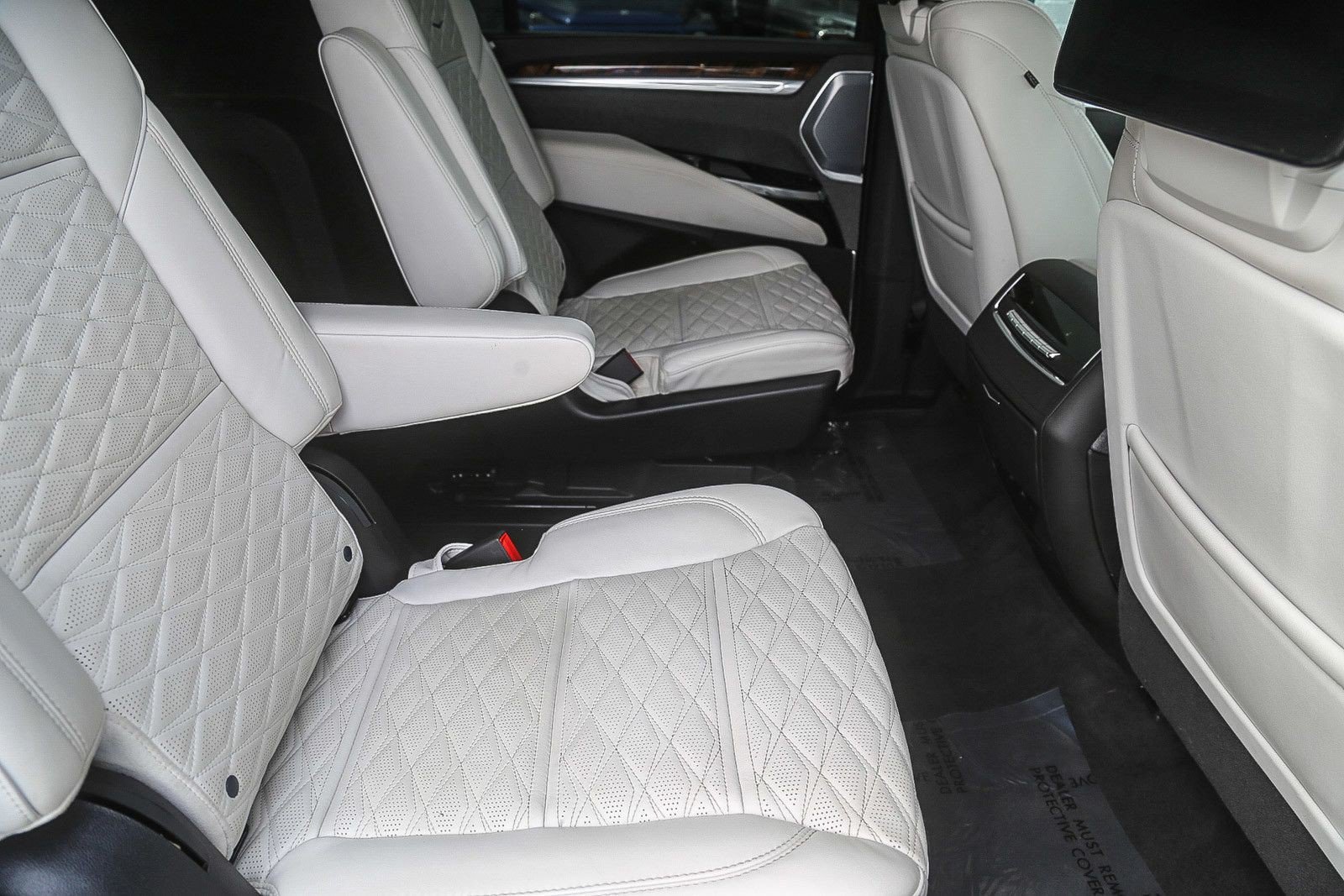 Used 2025 Cadillac Escalade ESV Sport Platinum AWD/4WD image 17