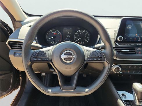 Used 2025 Nissan Altima 2.5 S FWD image 19