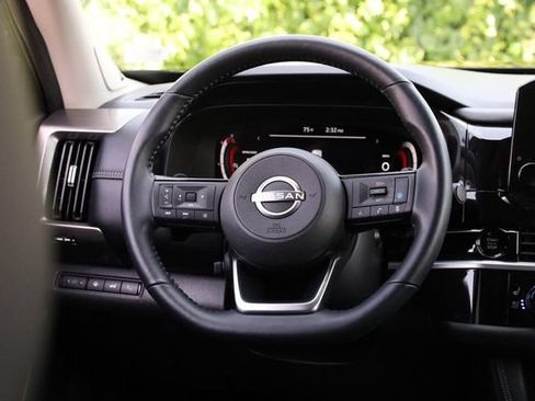 Certified 2025 Nissan Pathfinder Platinum w/ Cargo Package FWD image 28