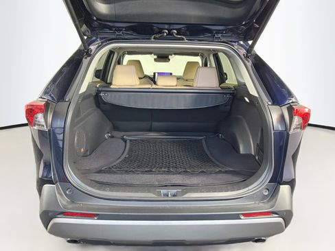 Used 2025 Toyota RAV4 Limited FWD image 31