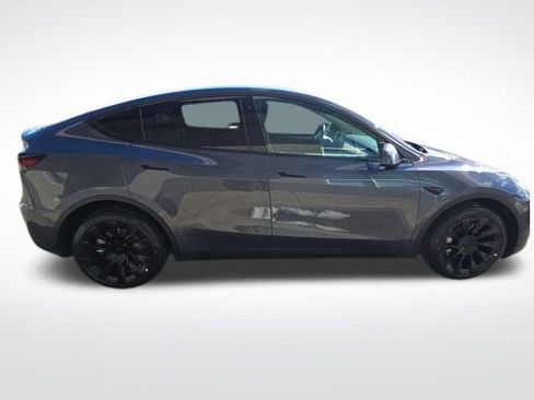 Used 2023 Tesla Model Y Long Range image 8