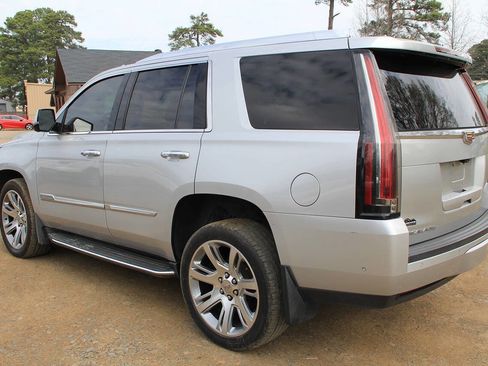 Used 2017 Cadillac Escalade Luxury image 5