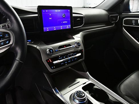 Used 2022 Ford Explorer XLT w/ Equipment Group 202A image 23