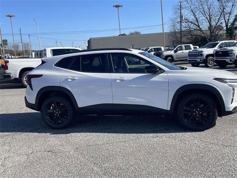 New 2026 Chevrolet Trax ACTIV image 2