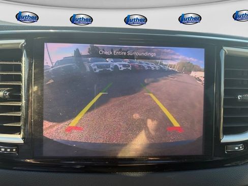 Used 2023 Chrysler Pacifica Touring-L FWD image 28